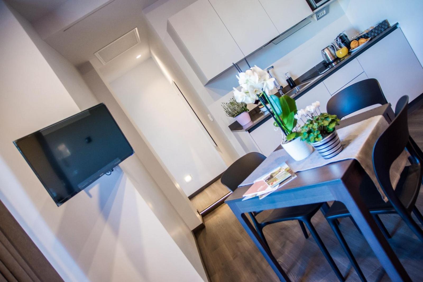 Ninary Apartments A Due Passi Dal Centro Storico Άλμπα Εξωτερικό φωτογραφία