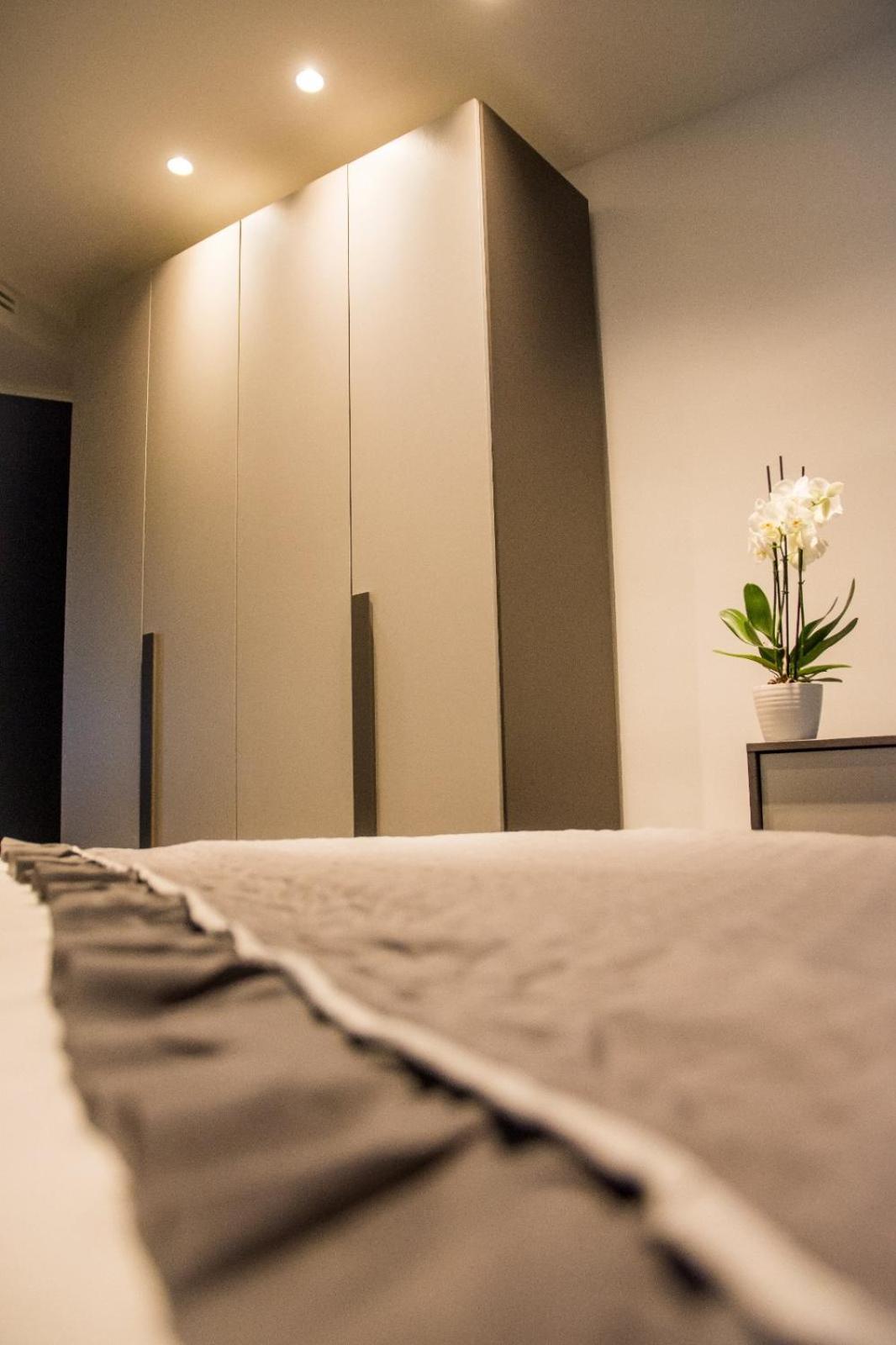 Ninary Apartments A Due Passi Dal Centro Storico Άλμπα Εξωτερικό φωτογραφία