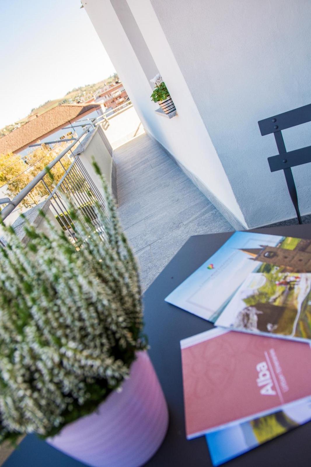 Ninary Apartments A Due Passi Dal Centro Storico Άλμπα Εξωτερικό φωτογραφία